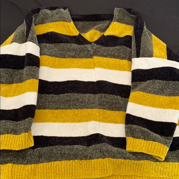 Sweater - Picture 1 of 1